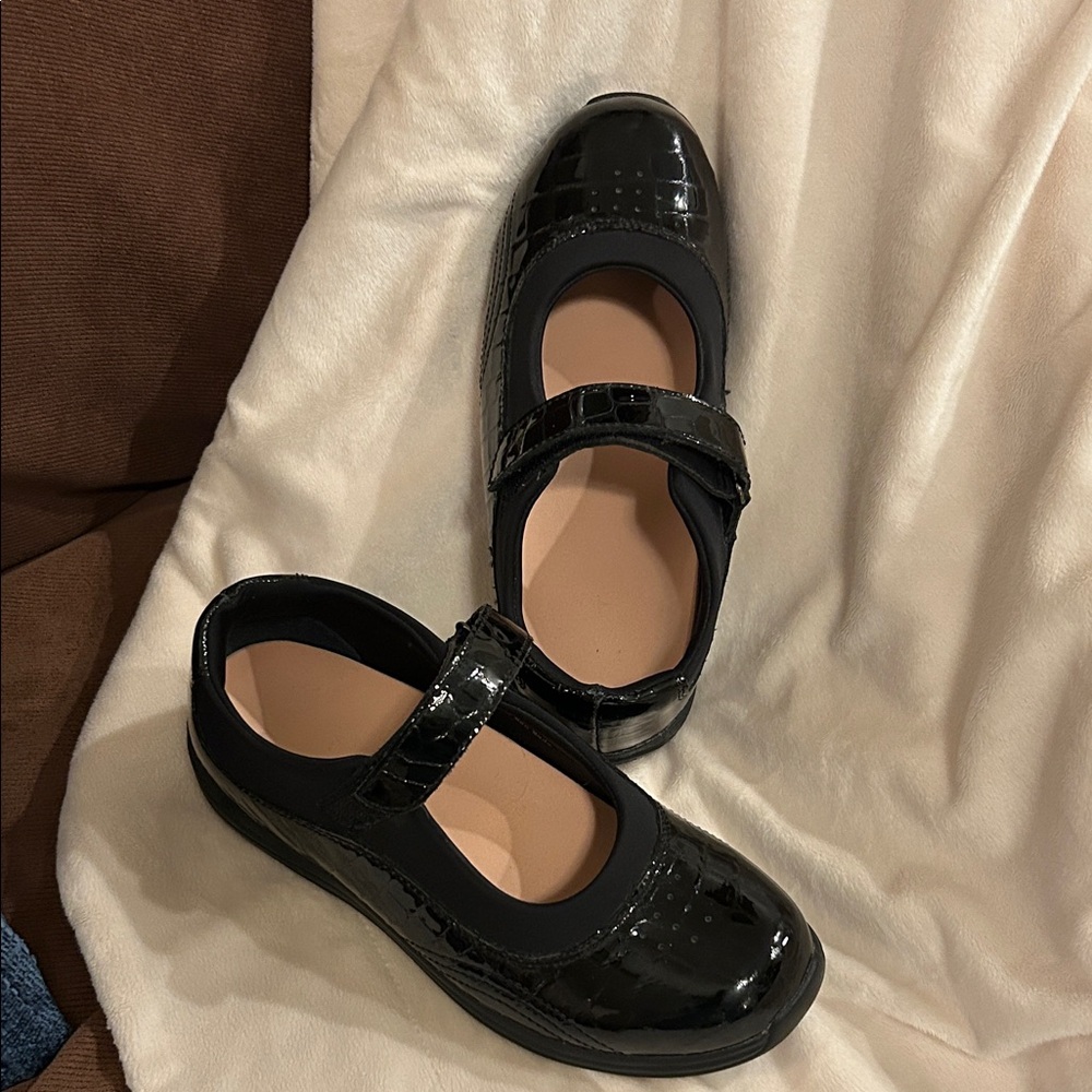 Drew Black Textured Sole Footwear